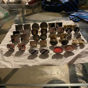 18 pairs of men’s cuff links